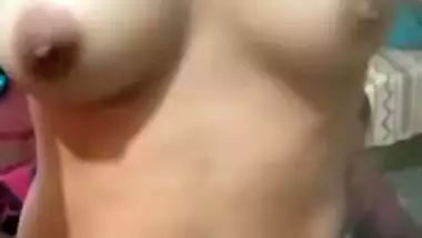 Indian gets naked and exposes her sex charms in a XXX camera show