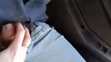 JE BAISE CHLOÉ LA MÈRE DE MON POTE DANS LA VOITURE ELLE EST TROP BONNE