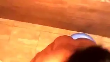 Devar Bhabhi And Li Ya In Indian House Maid Ne House Owner Ki Land Chush Ke 500 Rupee Bathroom Ke Andar