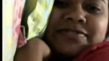 Solo sex video of Desi MILF who gently touches own XXX nipples in bed