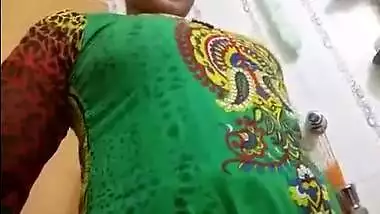 Indian girl in sexy clothes pulls it up to show off XXX boobies