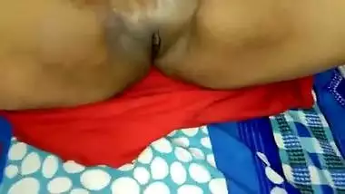 Small-tittied Desi bitch wishes a sex partner to come for XXX penetration