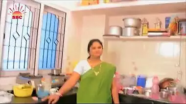 Mallu bbw aunty romances hubby’s friend in kitchen