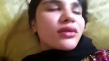 Hard cock slides into XXX pussy of Paki chick causing her to moan