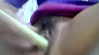 Indian girl makes her XXX pussy public and masturbates it with sex veggie