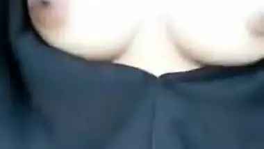 Muslim legal age teenager boob show to her lover in the outdoor