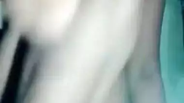 Amateur video of teen Indian in pink bra who masturbates pussy in room