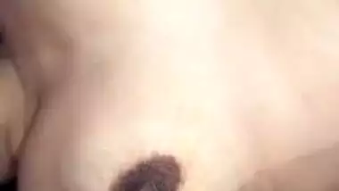 Desi girl begs guy to stuff pussy with fingers in gonzo XXX video