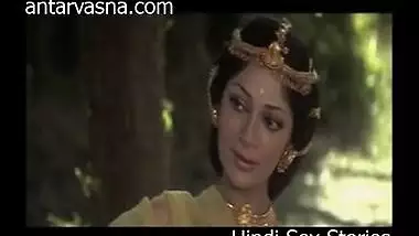 Simi Grewal – Shashi Kapoor sex Scene from a 1972 bollywood movie-1