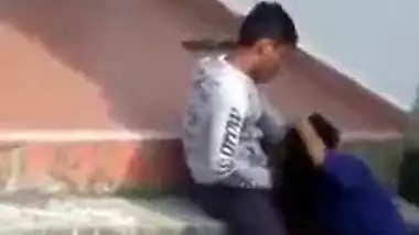 Indian lovers outdoor oral-sex sex MMS movie scene goes viral