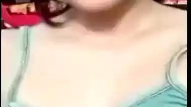 Mast maal boobs show to boyfriend in selfie video
