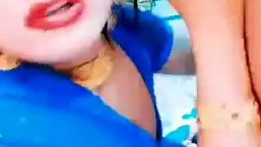 Shemale in saree sucks a dick in Indian gay porn