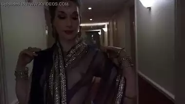 Indian Actress dare to walk naked in hotel with see through saree and guest see her