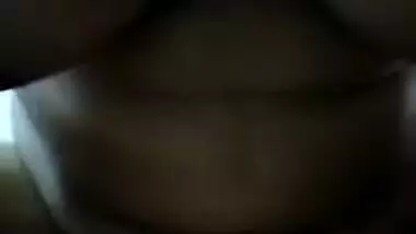 Man penetrates horny Desi MILF in bed secretly making a XXX video MMS