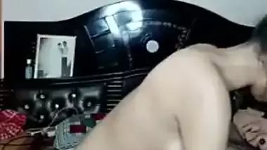 Curvy babe rides on her lover’s hard dick in desi sex video