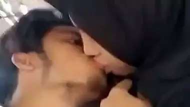 Hijab Bengali boob sucking by lover in outdoor sex