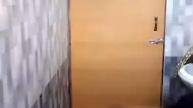 Tenant sets a to jerk off to XXX videos of Desi landlady