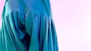 18 year indian girl video while she is showing her sexy body to her boyfriend on video call