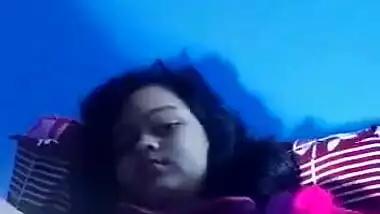 Bangladeshi Chittagong girl fingering her cunt on cam