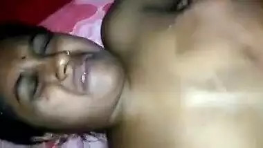 Desi wife cheats on hubby with his friend and poses for XXX video