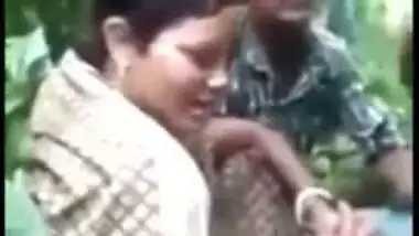 Desi mms sex videos, caught as devar fuck bhabhi outdoor In the jungle