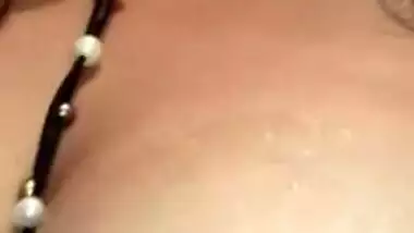 Inventive Indian woman turns left breast into Desi XXX aid for tequila