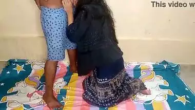 Lakdi Binne Wali ladki ko Room Par Lakar Damdar Choda real Hindi Voice