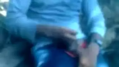Desi provokes XXX sex with guy in nature that becomes MMS in India