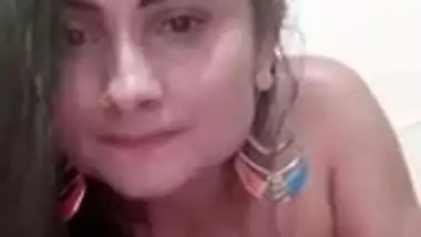 Super hot Desi XXX slut plays with her pussy and sucks her boyfriend’s cock MMS