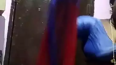 Tamil slut wife pussy show after stripping saree