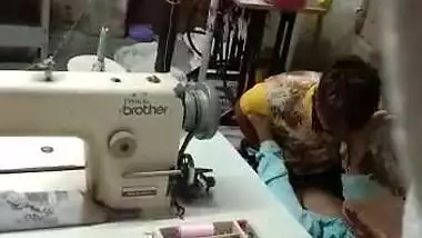Indian girl sex with her co-worker inside workshop