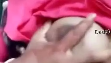 Indian gal finds quiet spot perfect to flash tits and hairy XXX peach