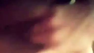 Nude desi girl shows her pink pussy in MMS