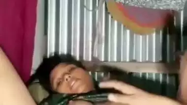 HD Tamil sex MMS of a wild lover eating his horny GF