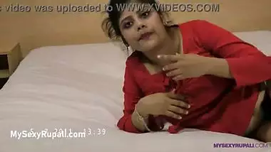 Mature Indian Masturbates and Squirts In Bed