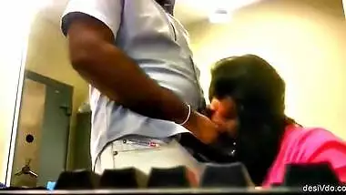 Tamil nadu famous Scandal bank manager and beautiful clerk sexy blowjob during break