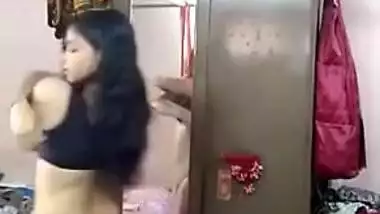 Young Desi woman bares her XXX body in front of mirror and sex camera