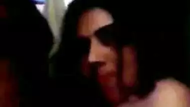 Desi slut shows off boobies and gives a XXX blowjob to the cameraman