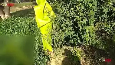 Village aunty sex - Lusty chick in yellow saree gives head n the forest