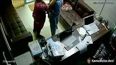 Muslim shop owner fucks his servant in Pakistani sex video