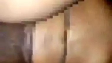 Desi video of MILF with shaved twat who lies on back during XXX sex