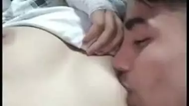 Lover caught worshipping tits of Indian cutie in nice Desi mms clip