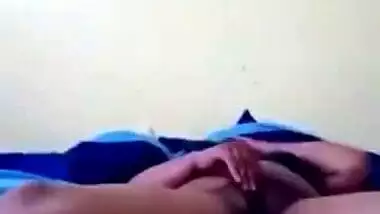 Desi Horny Bhabi Fingering Hairy Pussy