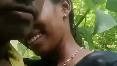 South Indian couple’s outdoor sex MMS from the bush