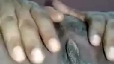 Desi nympho makes her own MMS video where she exposes XXX body parts