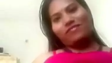 Desi XXX charmer in pink top makes an MMS video of her naked breasts