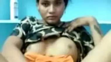 Desi girl shows off pussy to XXX lover via video link and becomes MMS