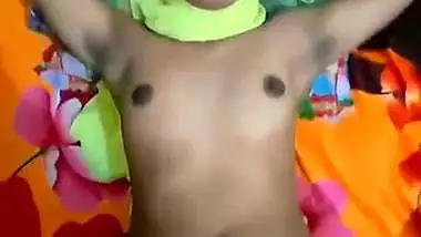 UP Muslim girl’s first desi sex MMS with her cousin