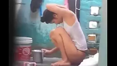 Non-professional cutie lets this guy bf watch as this babe takes a washroom outdoors