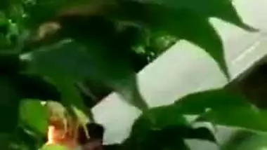 Outdoor Desi mms clip of teen in sari caught having sex with lover